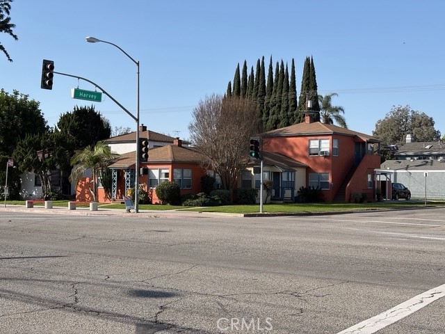 4255 N Bellflower