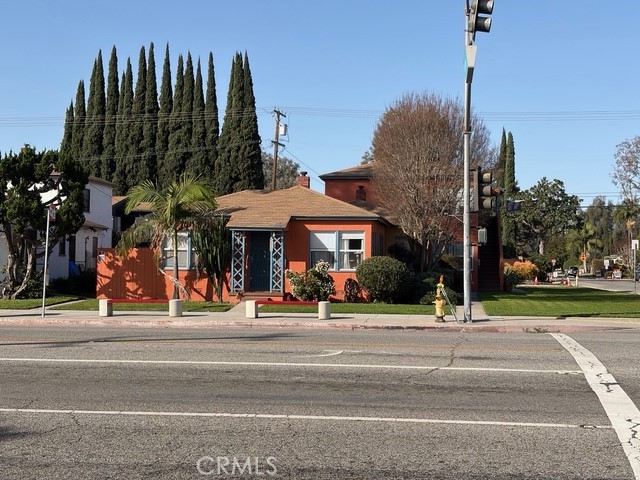 4255 N Bellflower