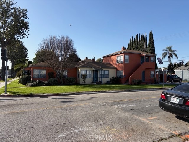 4255 N Bellflower