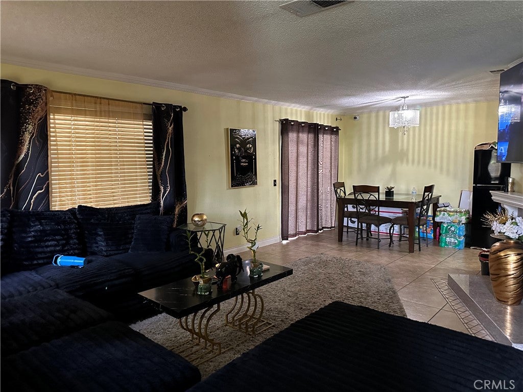 1806 N Vineyard