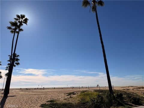 Photo of 418 #A E Oceanfront, Newport Beach, CA 92661 (MLS # OC25279004)