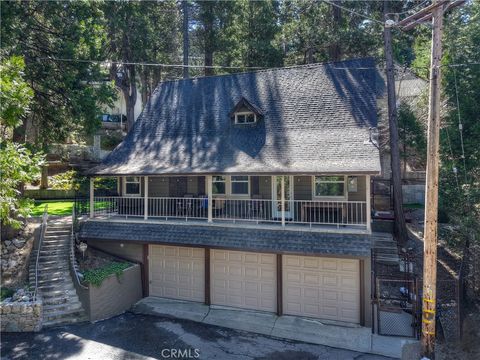 Photo of 238 Bluebell Ln, Lake Arrowhead, CA 92352 (MLS # IG26060154)