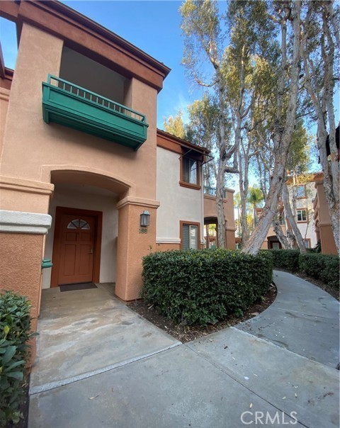 Discover the ultimate Newport Beach lifestyle at 188 Villa Point! This spacious one-bedroom condo features stunning pool views, a bright and open layout, beautiful wood floors, and the convenience of an in-unit washer and dryer. Tenants also enjoy an enclosed one-car garage. Located in a gated community with 2 resort-style pools, spas, and fitness centers, this home is close to Fashion Island, Balboa Island, and Upper Back Bay trails—perfect for enjoying all that Newport Beach has to provide!