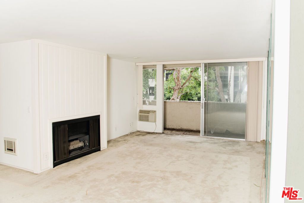 Photo of 11645 Montana Avenue #137, Los Angeles, CA 90049 (MLS # 25613365)