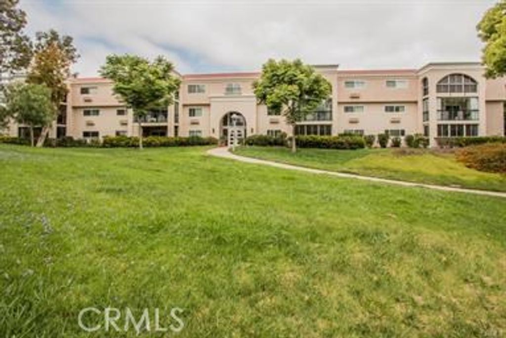 Photo of 5500 Paseo Del Lago W #1F, Laguna Woods, CA 92637 (MLS # OC25243027)