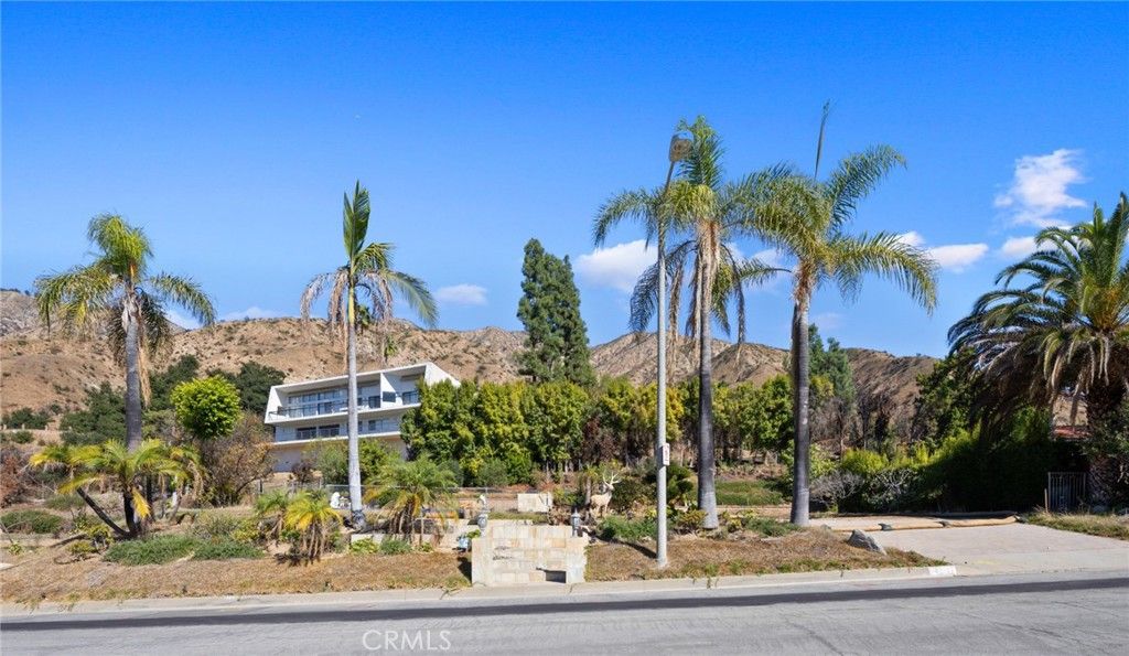 Photo of 3685 Startouch Dr, Pasadena, CA 91107 (MLS # AR25251346)