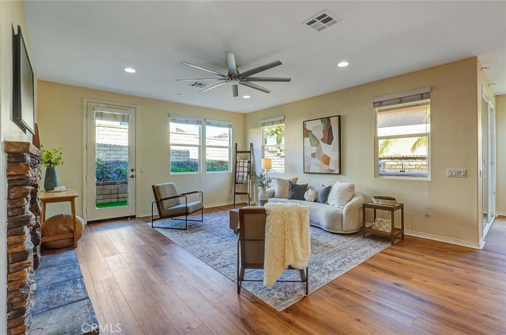 Mosaic (MOSWH) - Residential