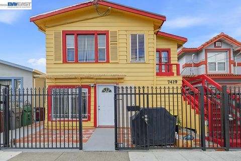 Photo of 7419 Hillside St ST, Oakland, CA 94605 (MLS # 41133697)