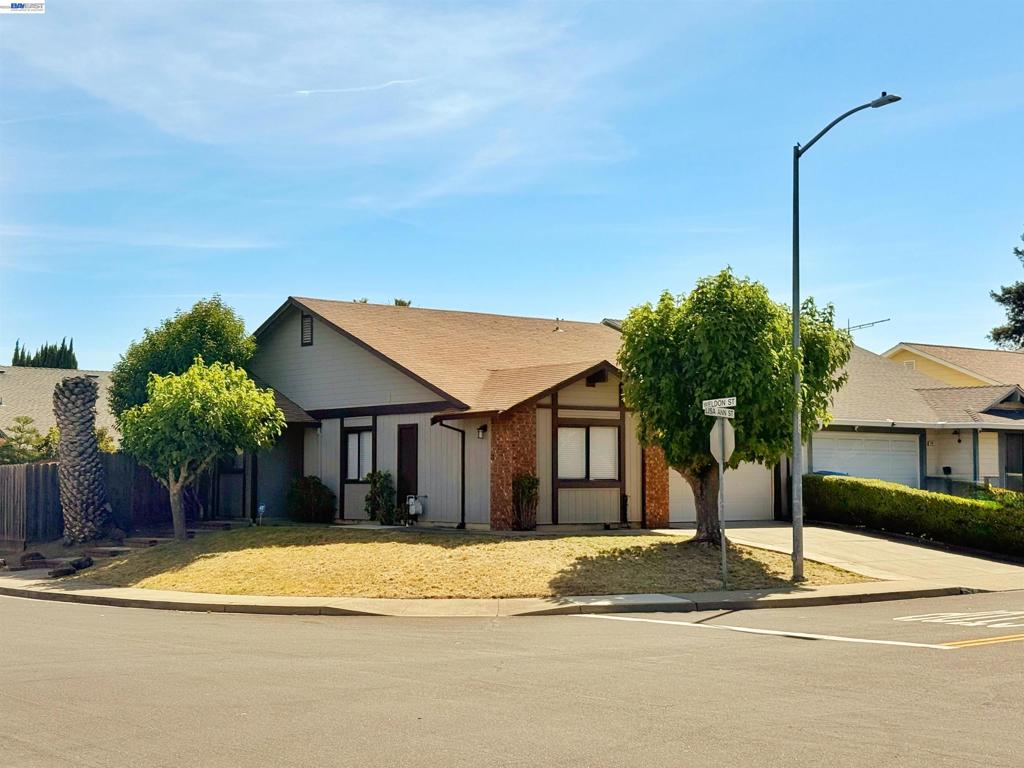 460 Lisa Ann St