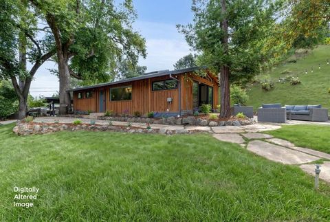 Photo of 76 Old Spanish Trail, Portola Valley, CA 94028 (MLS # ML82047556)