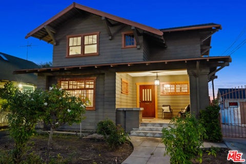 Photo of 127 S Westlake Avenue, Los Angeles, CA 90057 (MLS # 26104540)