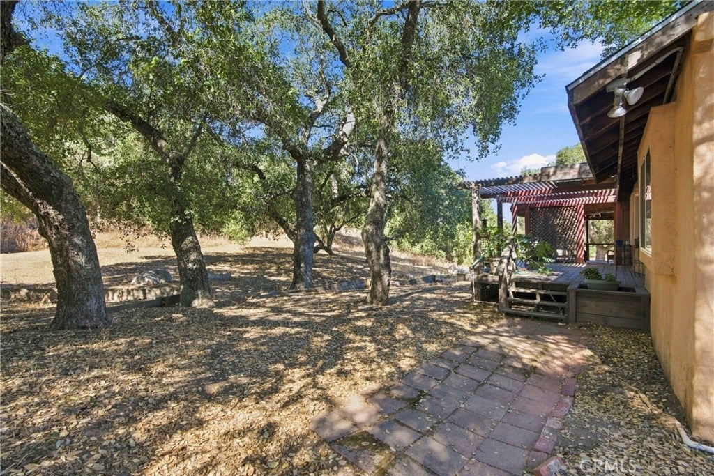 5885 Lion Ridge
