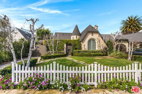 Photo of 1217 S Genesee Avenue, Los Angeles, CA 90019 (MLS # 26661659)