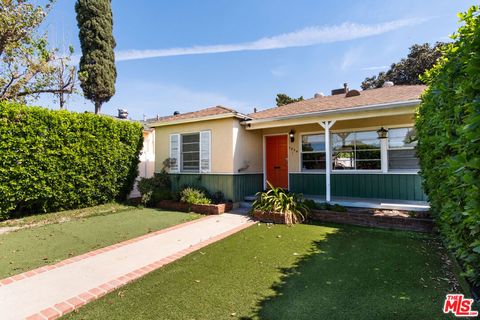 Photo of 7854 Agnes Avenue, North Hollywood, CA 91605 (MLS # 26669409)
