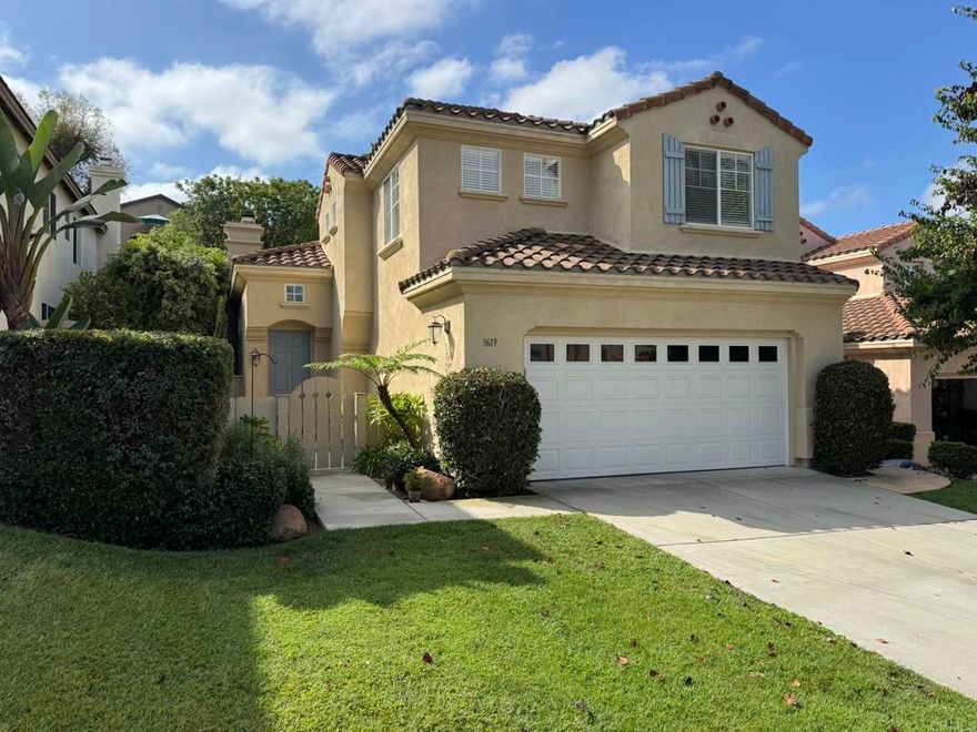4 bed/3 bath, 2,287 sq ft family home on a quiet double cul de sac in Carlsbad Calavera Hills. Downstairs bedroom is perfect for a home office or guest room. The rear of the home has an adjoining kitchen and family room that looks out to the backyard. Upstairs has a private true master suite with separate shower/bathtub and large walk in closet. Additionally the upstairs has 2 bedrooms, bathroom and laundry room. Calavera Hills is known for great schools, easy access to the 78 freeway, Carlsbad and Oceanside beaches, and surrounding nature preserve parks and trails.