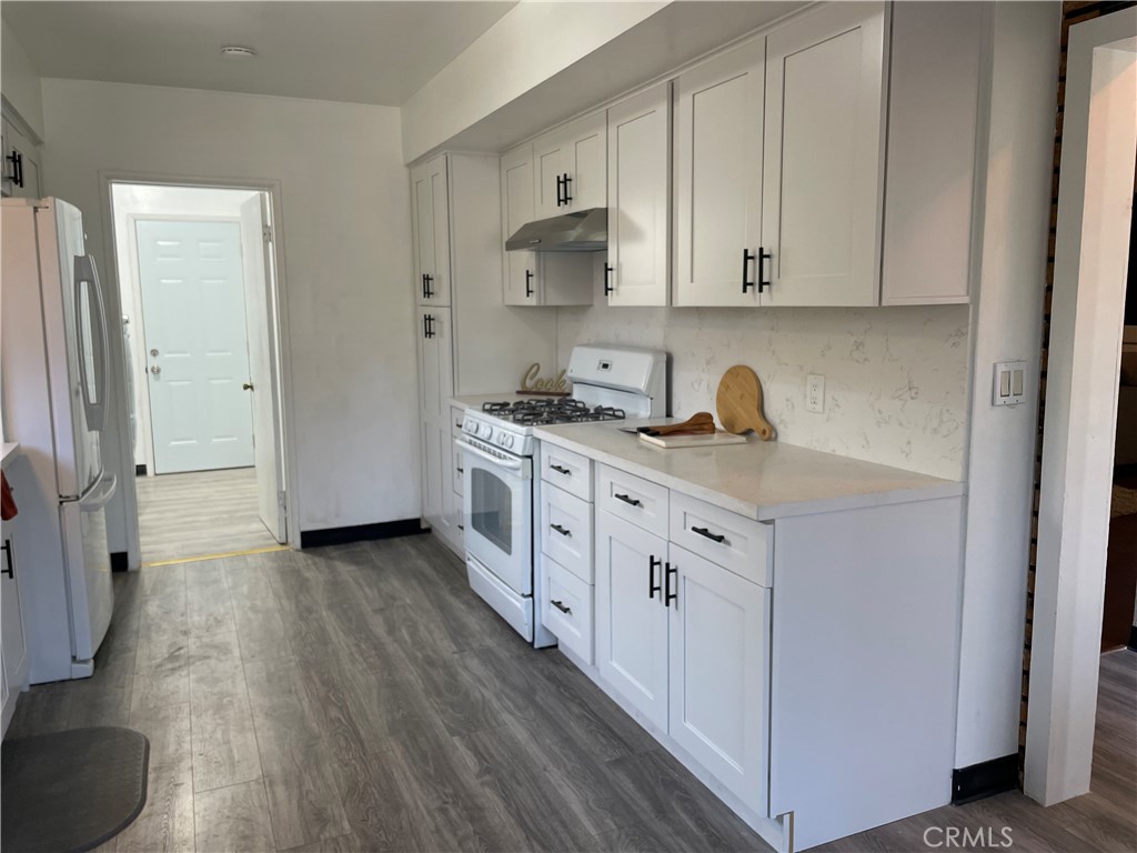 9166 Tamarind Ave.