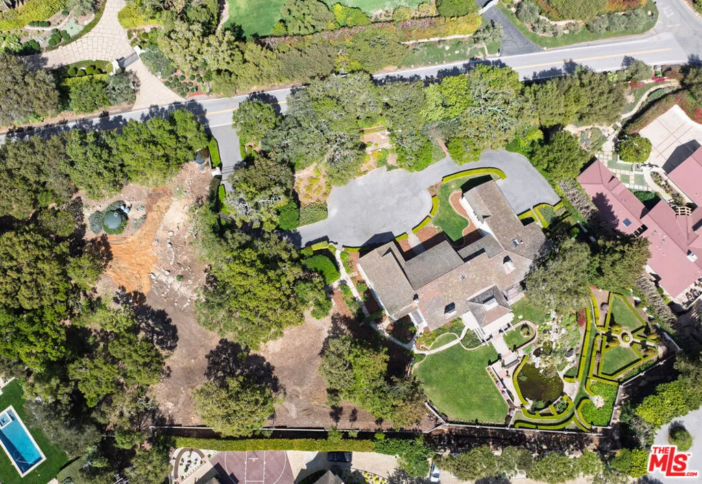 Santa Barbara, California 93108, United States, 4 Bedrooms Bedrooms, ,7 BathroomsBathrooms,Residential,Active,98304