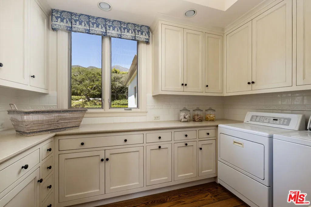 Santa Barbara, California 93108, United States, 4 Bedrooms Bedrooms, ,7 BathroomsBathrooms,Residential,Active,98304