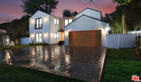 5266 Vanalden Avenue Tarzana CA 91356