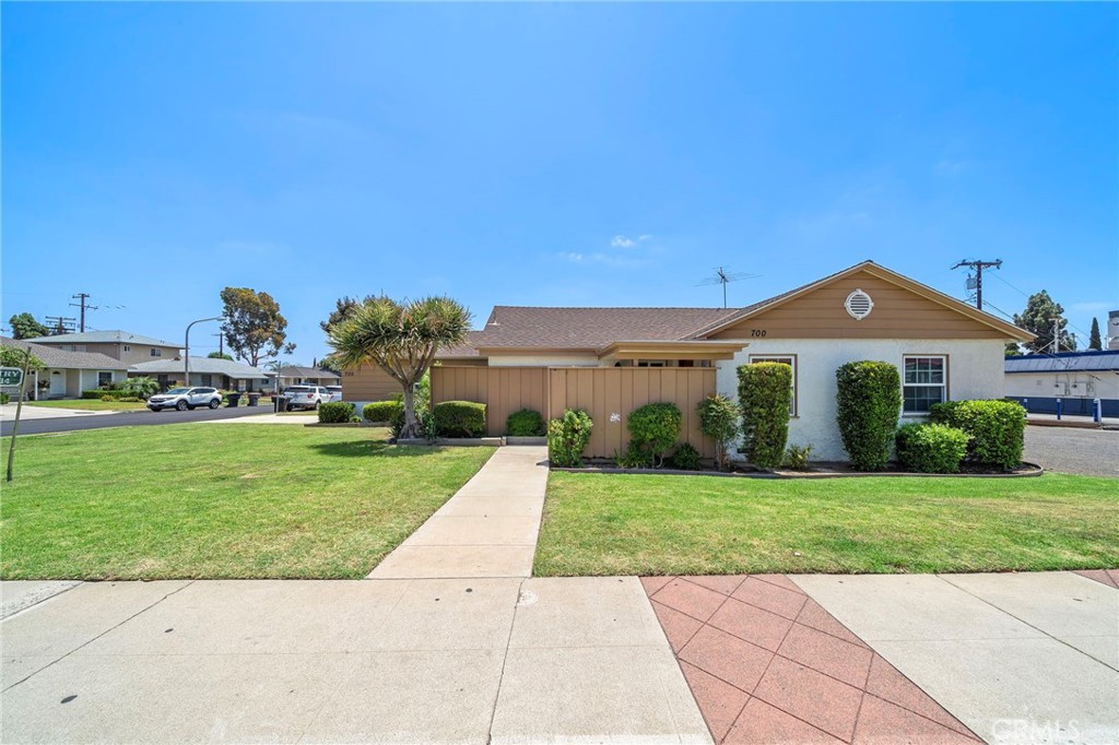 700 S Brea Boulevard