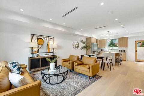 Photo of 4329 Radford Avenue #2, Studio City, CA 91604 (MLS # 26904425)
