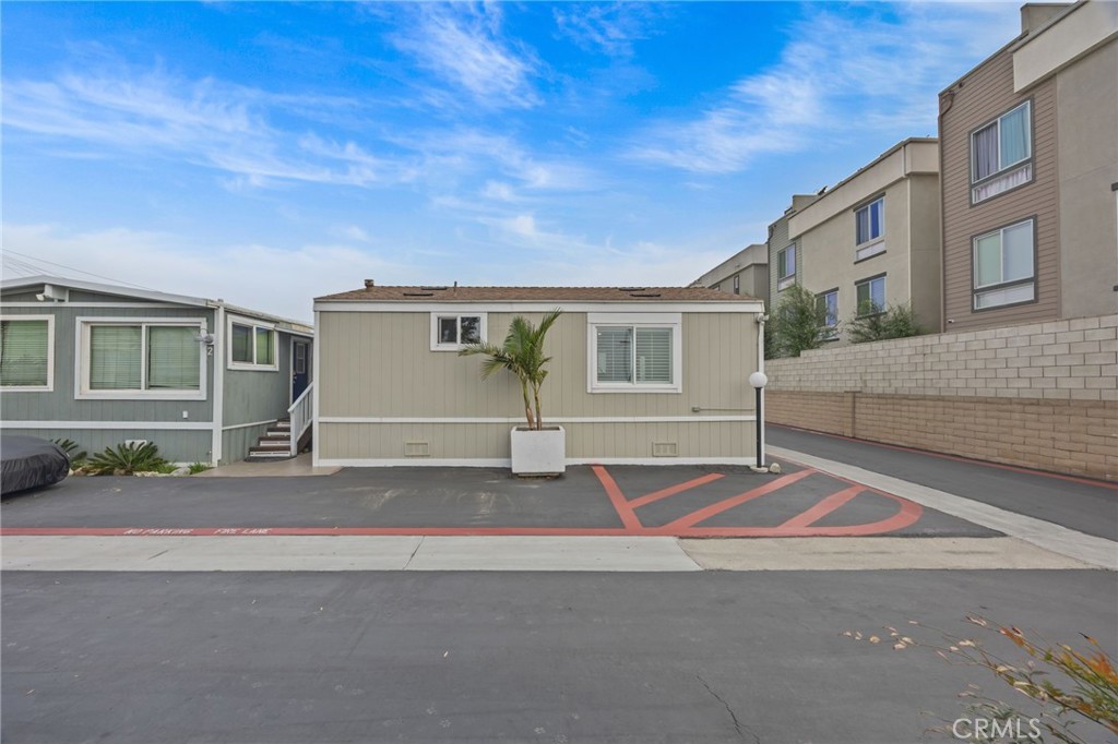 1660 Whittier Avenue 3