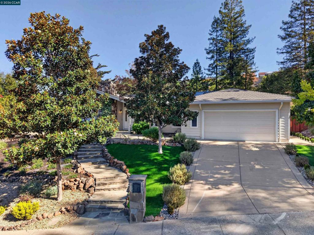 216 Sandringham Dr DR