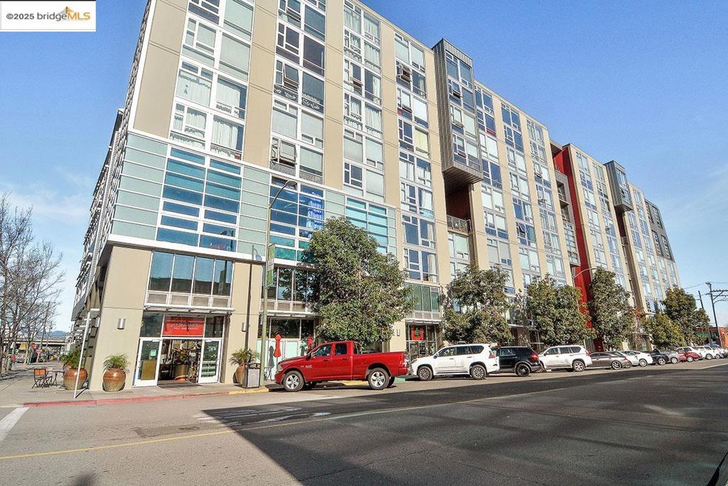 This Stunning Studio condo (unfurnished) is an end-unit that faces Southeast, with views of Oakland Hills & Oakland/Alameda Estuary. This Unique and Special unit with its open floor plan layout, offers in-unit washer/dryer, hardwood flooring, granite kitchen counter tops, stainless-steel kitchen appliances, tile bathroom flooring, garage parking (1 assigned). HOA amenities: 24/7 lobby front desk; Pool; Sauna; Fitness Ctr; Billiard; Media Ctr; Business Ctr + more. The Sierra is a Luxurious & Sophisticated Condominium in the heart of the comforts of an urban vibe & lifestyle in Oakland-Historic Waterfront Warehouse District/Jack London Square neighborhood. Conveniently located near 880 Fwy, BART, Alameda/Oakland Ferry, and AMTRAK. OAKInt'l Airport is just a quick drive south. Enjoy the scenic Oakland Estuary. $300 HOA move-in fee.