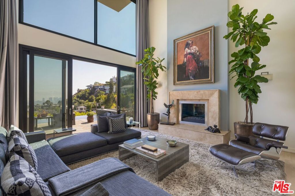 1573 Sunset Plaza Drive
