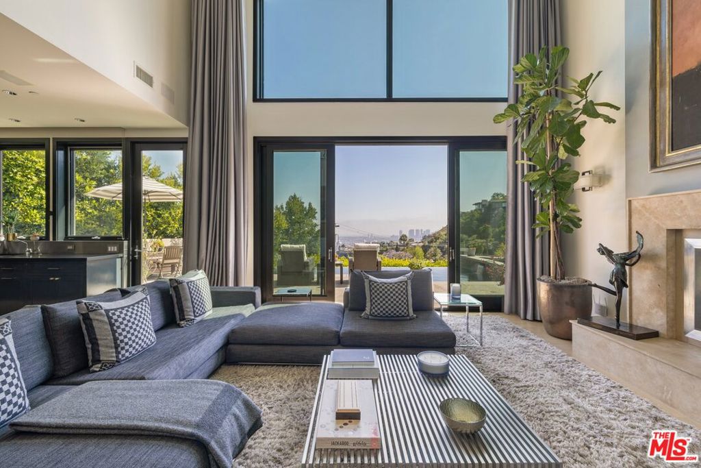 1573 Sunset Plaza Drive