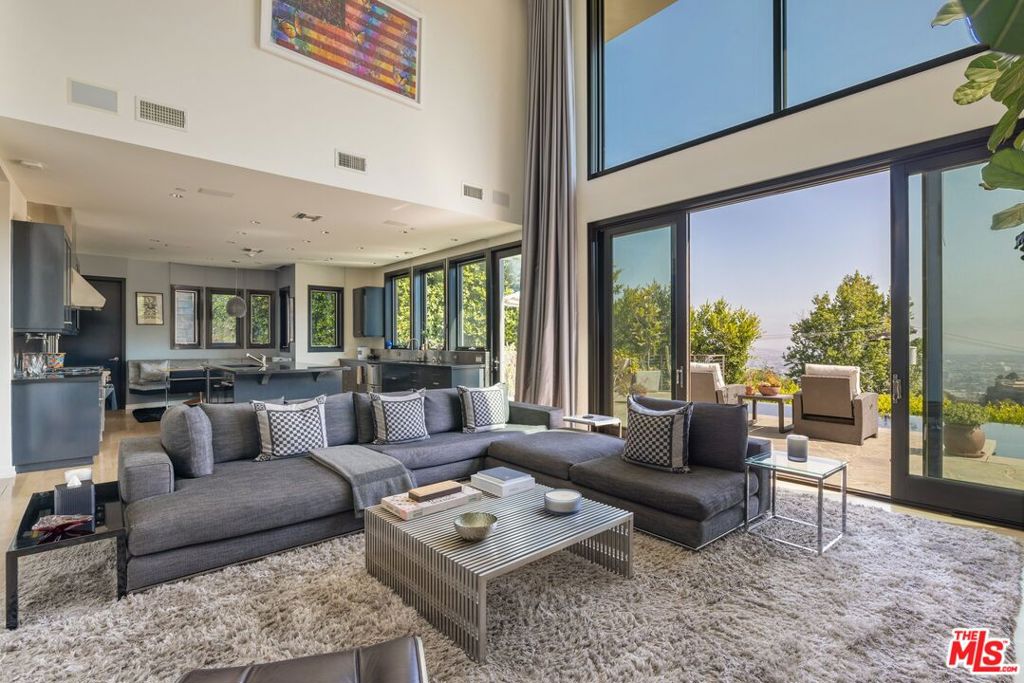 1573 Sunset Plaza Drive