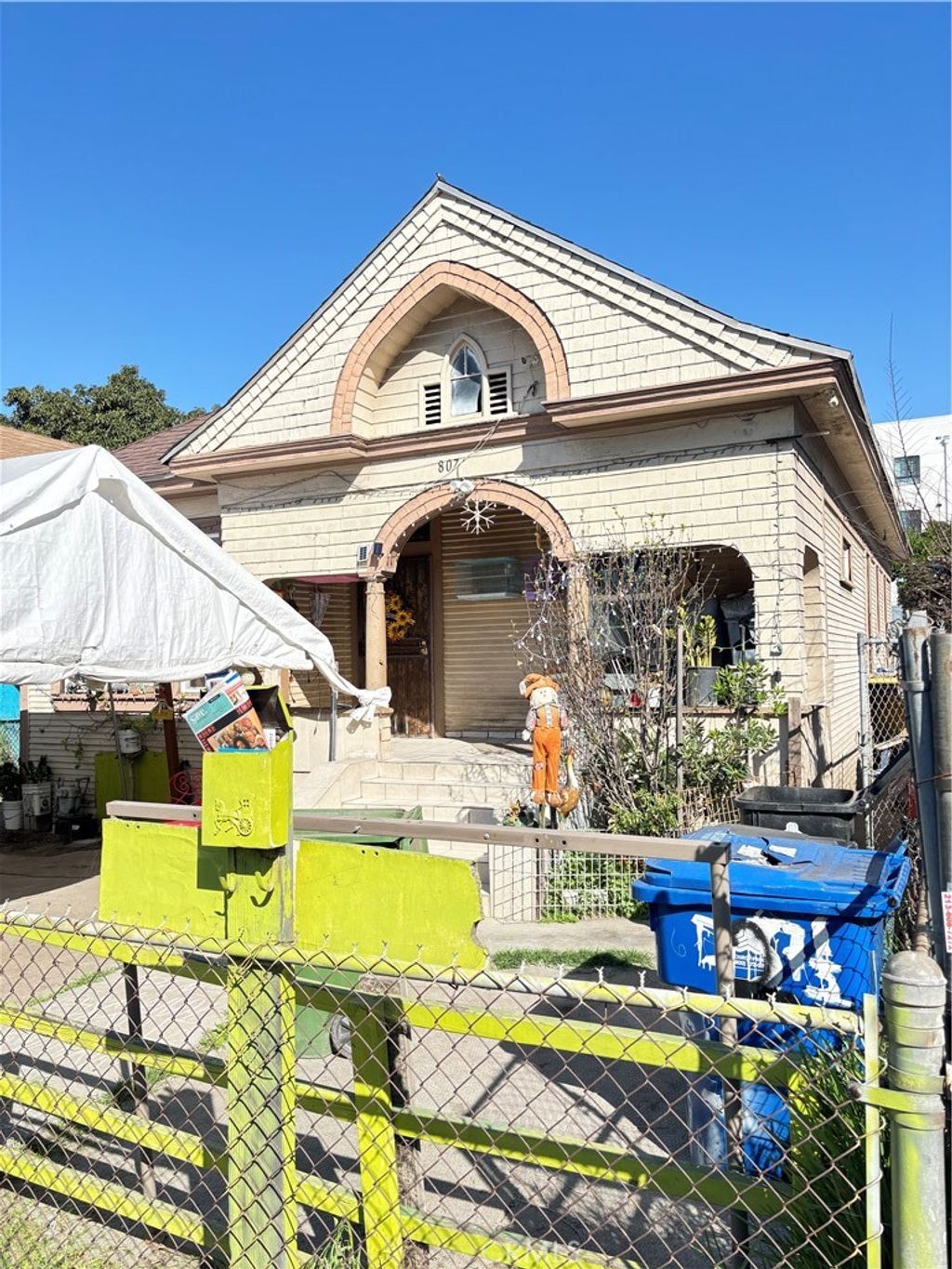 Photo of 807 E 20th St, Los Angeles, CA 90011 (MLS # SR26044261)