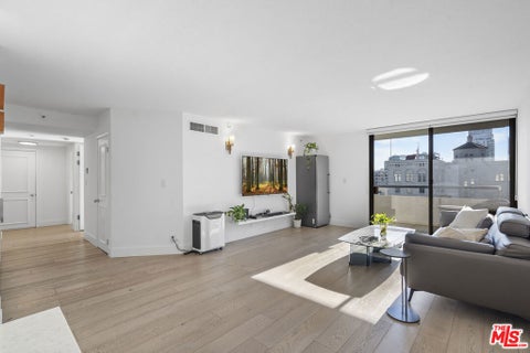 Photo of 600 W 9th Street #1214, Los Angeles, CA 90015 (MLS # 26858047)