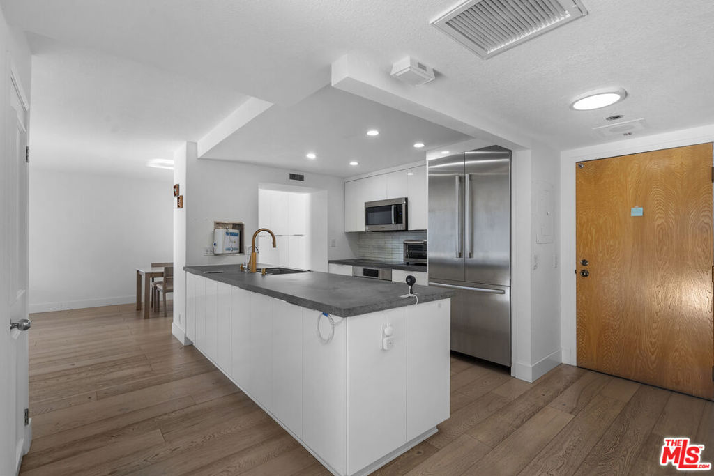 600 W 9th Street 1214