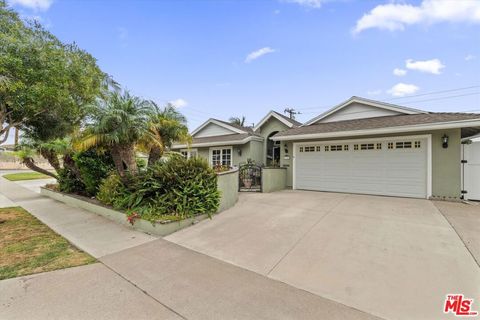 Photo of 19941 Carmania Lane, Huntington Beach, CA 92646 (MLS # 25600511)
