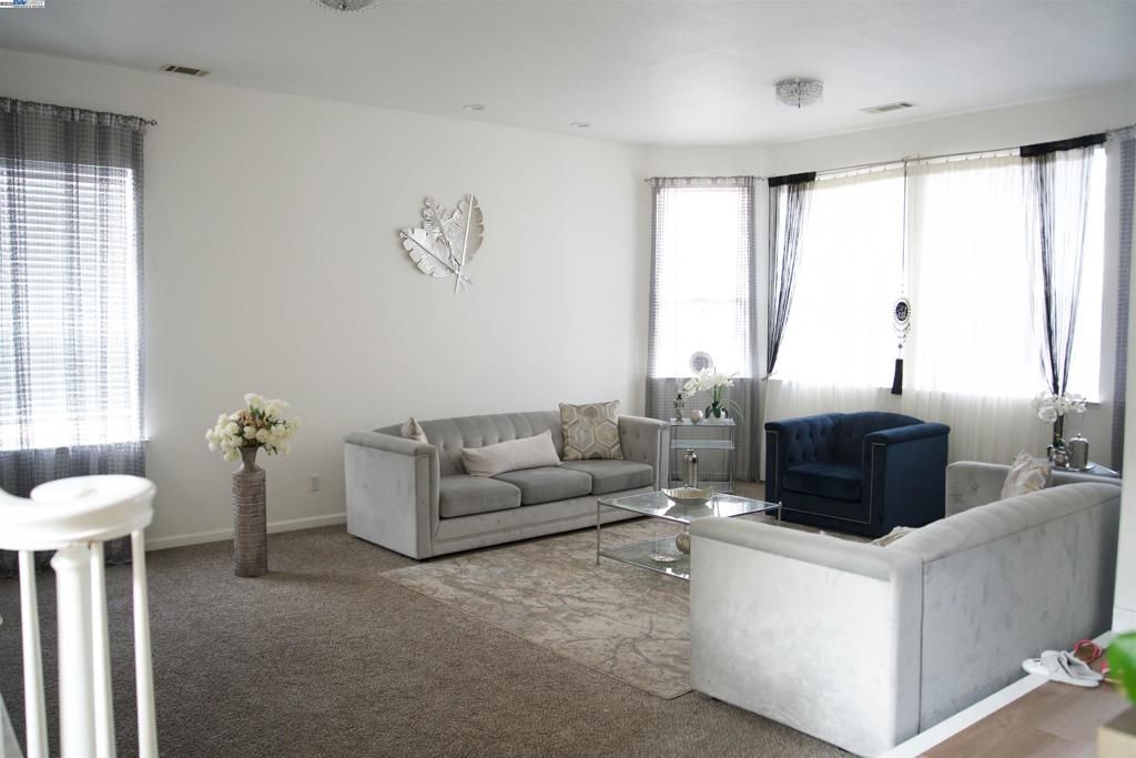 Photo of 1233 Plaza Ct Ct, Tracy, CA 95377 (MLS # 41119478)