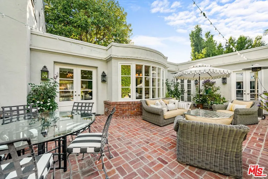 Beverly Hills, California 90210, United States, 5 Bedrooms Bedrooms, ,6 BathroomsBathrooms,Residential,Active,205133