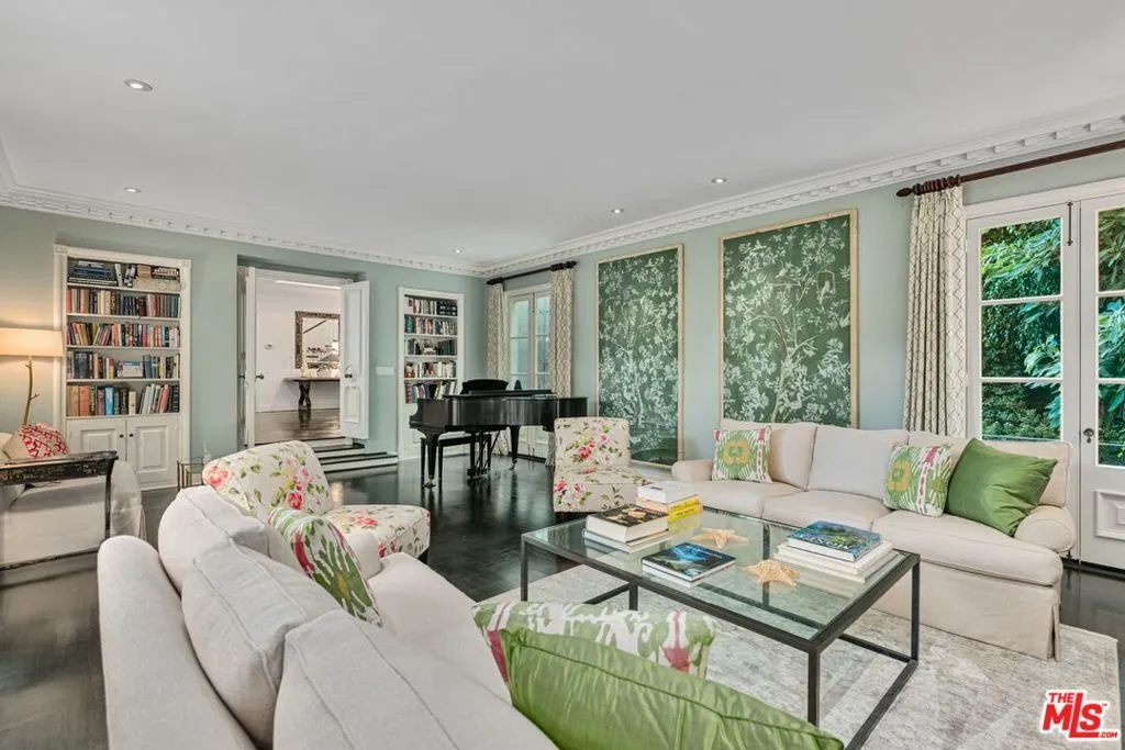 Beverly Hills, California 90210, United States, 5 Bedrooms Bedrooms, ,6 BathroomsBathrooms,Residential,Active,205133