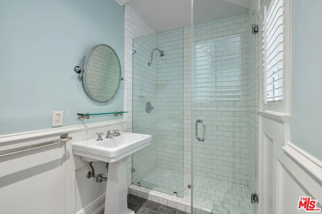 Beverly Hills, California 90210, United States, 5 Bedrooms Bedrooms, ,6 BathroomsBathrooms,Residential,Active,205133