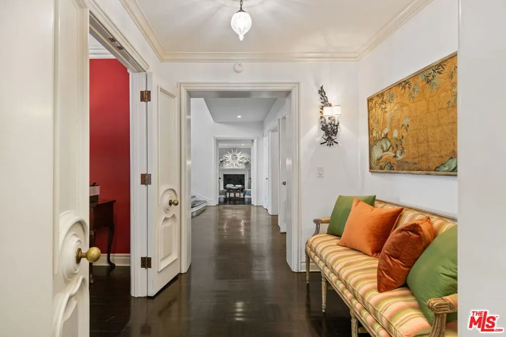 Beverly Hills, California 90210, United States, 5 Bedrooms Bedrooms, ,6 BathroomsBathrooms,Residential,Active,205133