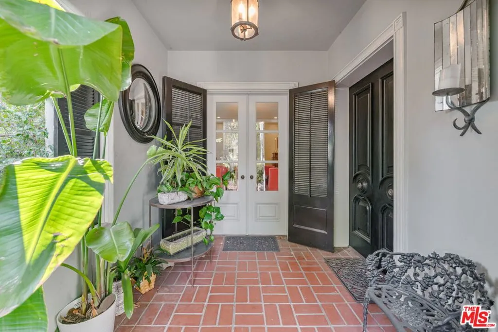 Beverly Hills, California 90210, United States, 5 Bedrooms Bedrooms, ,6 BathroomsBathrooms,Residential,Active,205133