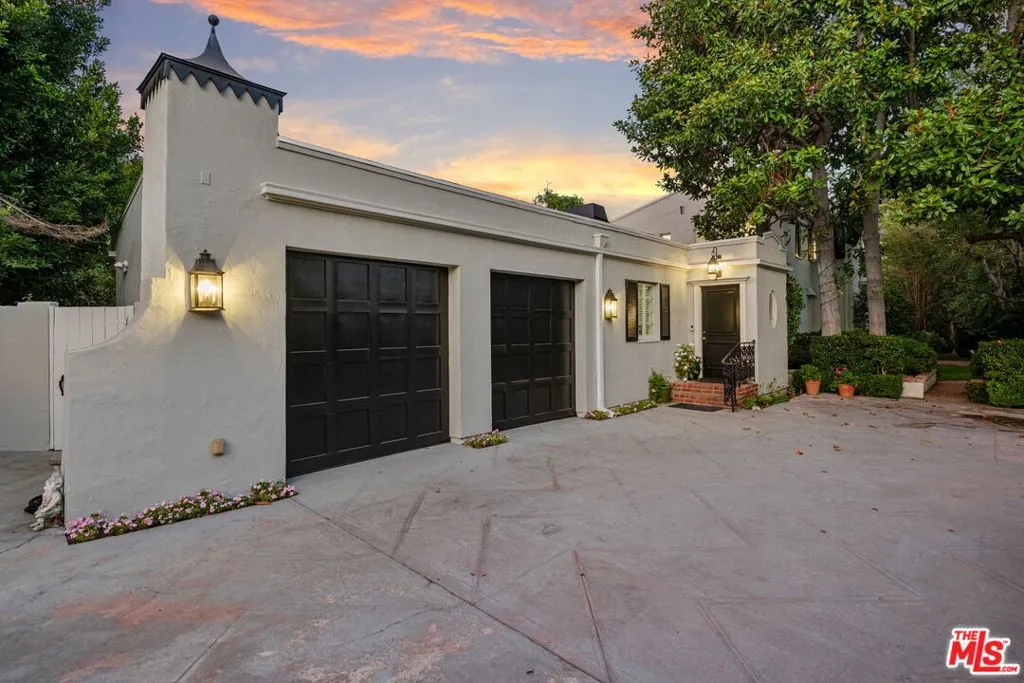 Beverly Hills, California 90210, United States, 5 Bedrooms Bedrooms, ,6 BathroomsBathrooms,Residential,Active,205133