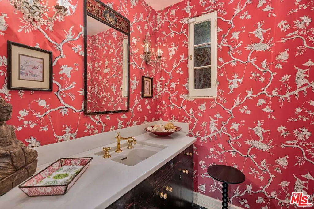 Beverly Hills, California 90210, United States, 5 Bedrooms Bedrooms, ,6 BathroomsBathrooms,Residential,Active,205133