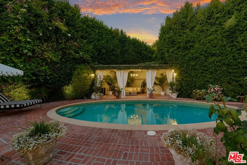 Beverly Hills, California 90210, United States, 5 Bedrooms Bedrooms, ,6 BathroomsBathrooms,Residential,Active,205133