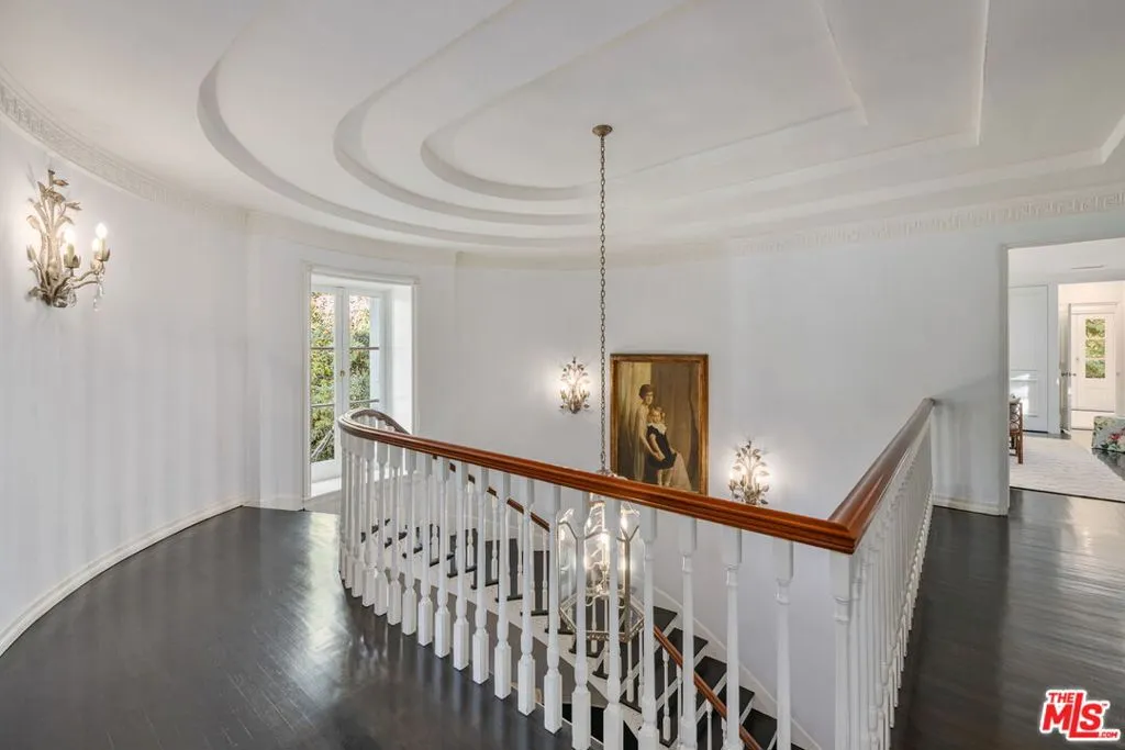 Beverly Hills, California 90210, United States, 5 Bedrooms Bedrooms, ,6 BathroomsBathrooms,Residential,Active,205133