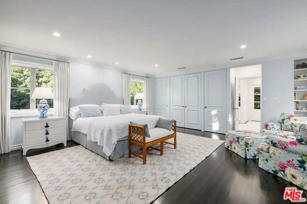 Beverly Hills, California 90210, United States, 5 Bedrooms Bedrooms, ,6 BathroomsBathrooms,Residential,Active,205133