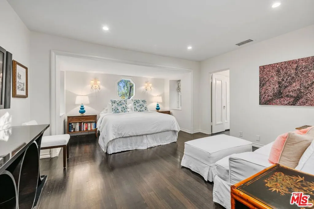 Beverly Hills, California 90210, United States, 5 Bedrooms Bedrooms, ,6 BathroomsBathrooms,Residential,Active,205133