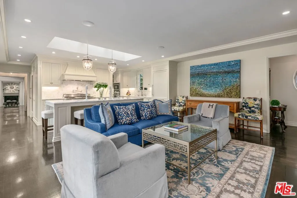 Beverly Hills, California 90210, United States, 5 Bedrooms Bedrooms, ,6 BathroomsBathrooms,Residential,Active,205133