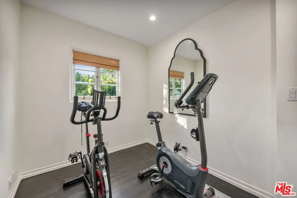 Beverly Hills, California 90210, United States, 5 Bedrooms Bedrooms, ,6 BathroomsBathrooms,Residential,Active,205133