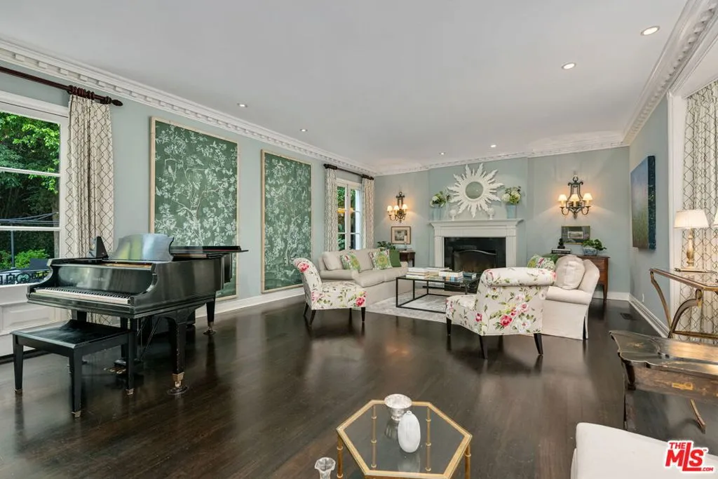 Beverly Hills, California 90210, United States, 5 Bedrooms Bedrooms, ,6 BathroomsBathrooms,Residential,Active,205133